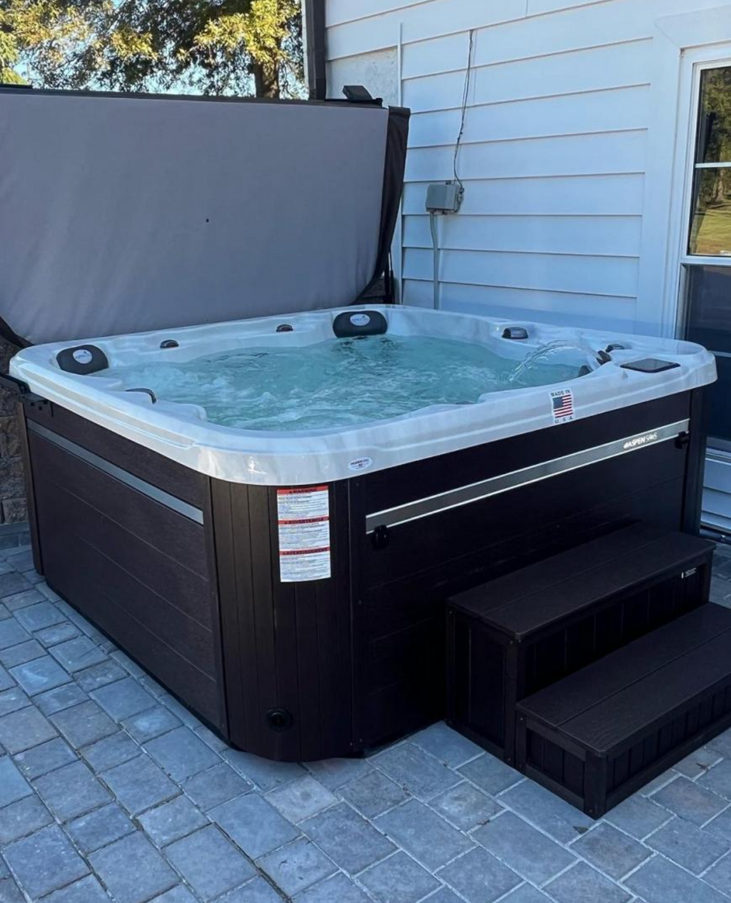 Monarch Hot Tub – Spacious 5-Person Outdoor Spa