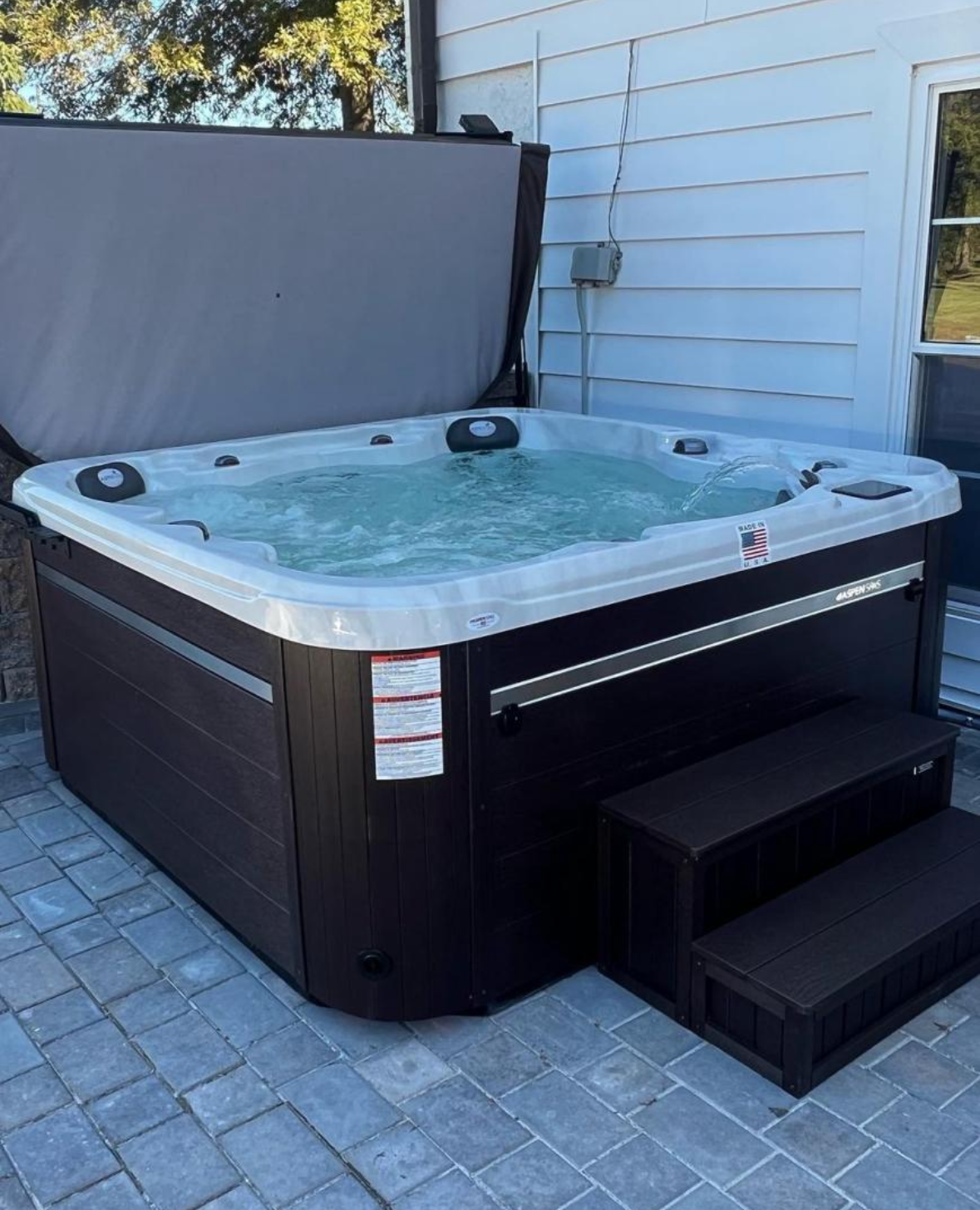Monarch Hot Tub – Spacious 5-Person Outdoor Spa