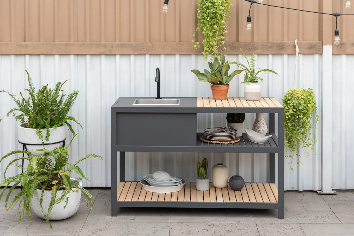 Outdoor Kitchen with Stainless Steel Sink