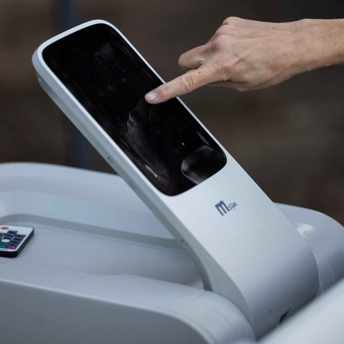 MSpa Oslo 6-Person Rigid Hot Tub & Spa