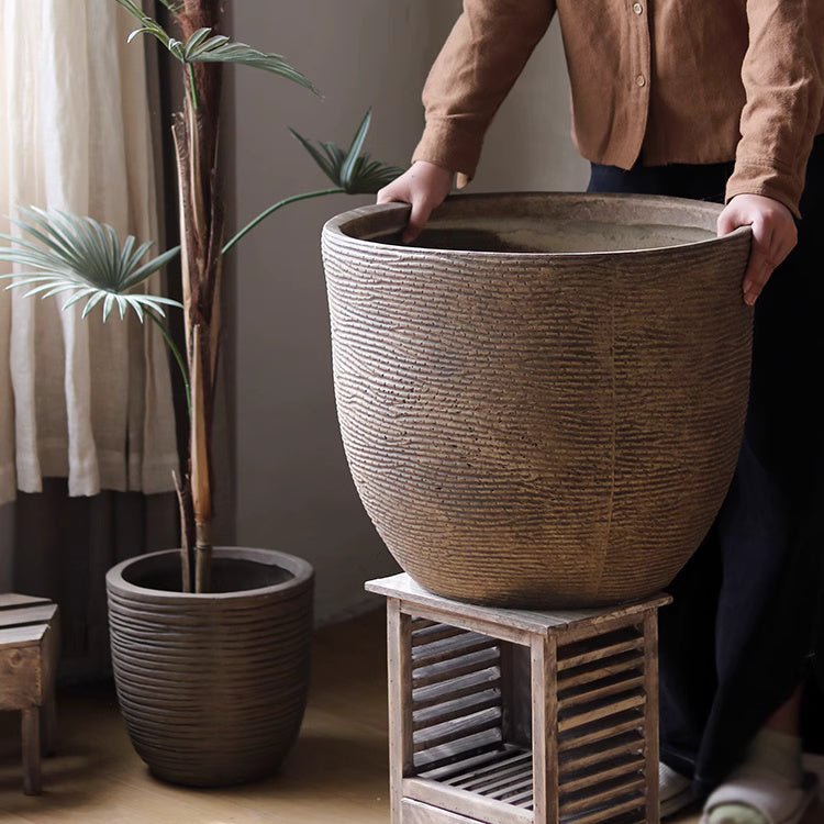Vintage-Style Outdoor Planter – Camel
