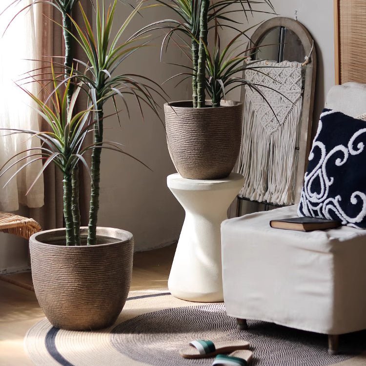 Vintage-Style Outdoor Planter – Camel